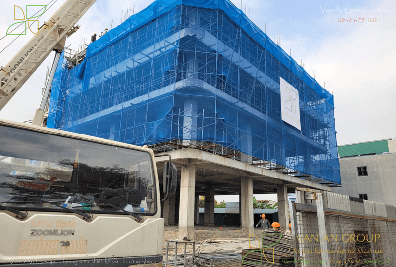Triển khai lắp đặt hệ lưới bao che toàn bộ công trình khách sạn tại Tân Thịnh, Hòa Bình