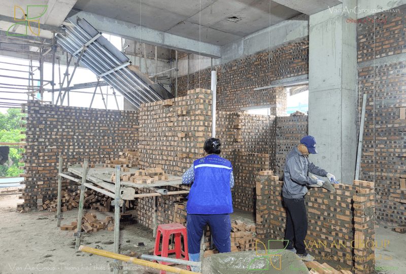 Xây tường bao, tường ngăn theo đúng bản vẽ thiết kế