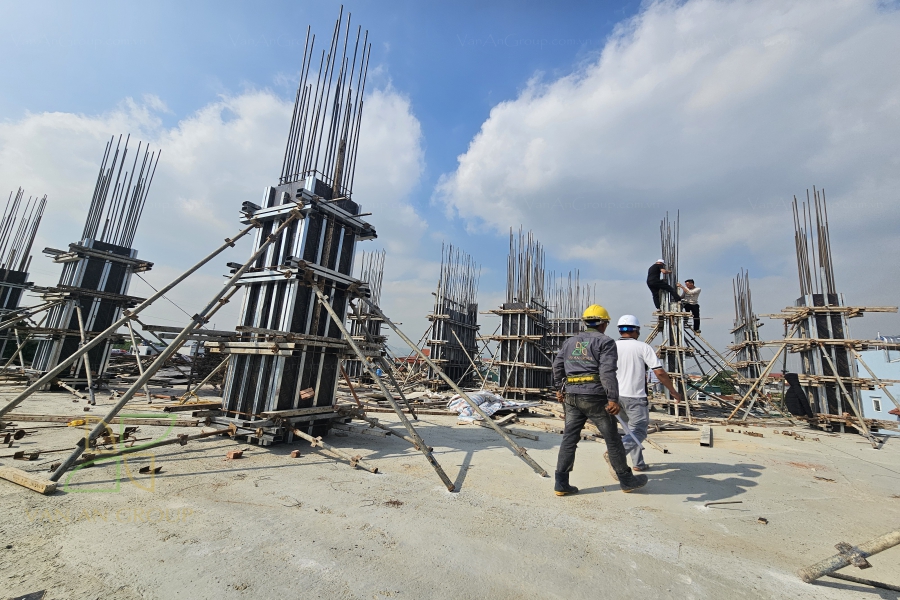 Gia công lắp dựng cốp pha và đổ bê tông cột vách khách sạn