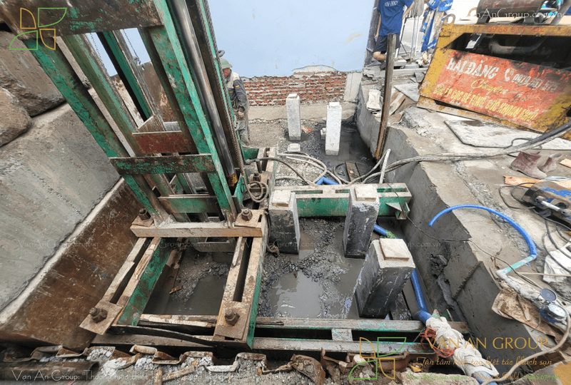 ĐỊnh vị tim cọc và triển khai ép cọc bằng thiết bị chuyên dụng