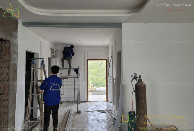 Thi công trần thạch cao, chi tiết trang trí, sơn bả và hoàn thiện các hạng mục kiến trúc