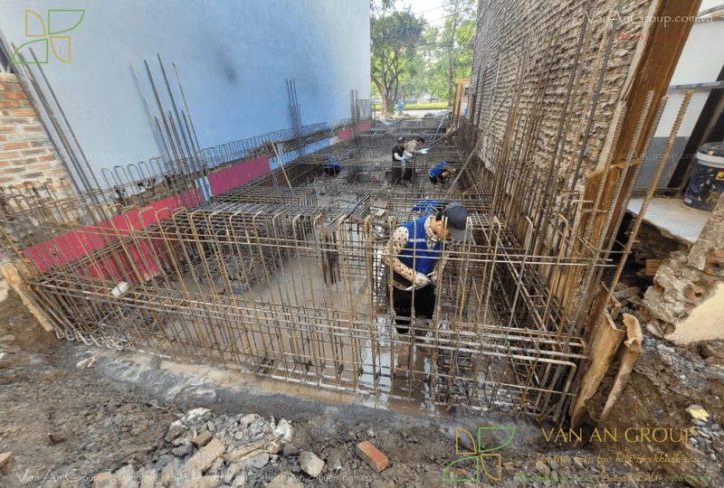 lắp đặt cốt thép đài móng và giằng móng công trình khách sạn mini