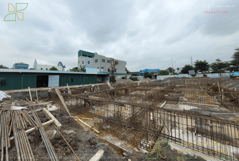 Lắp đặt cốt thép đài móng, giằng móng và lắp dựng ván khuôn