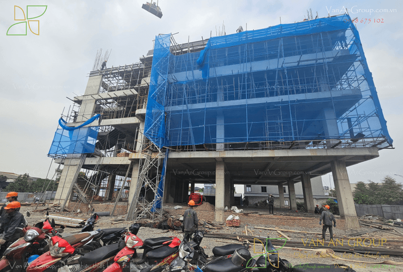 Lắp đặt lưới bao che toàn bộ công trình gần Bãi Sau, Vũng Tàu