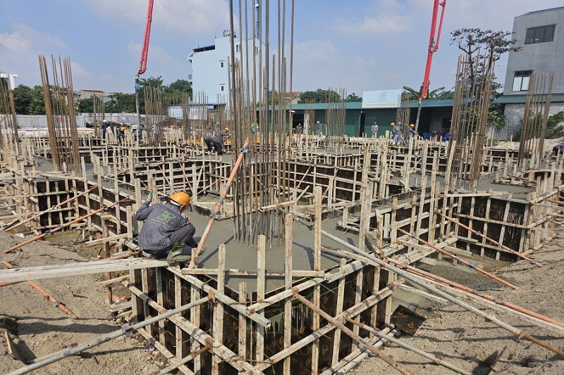 Lắp dựng ván khuôn, tiến hàng đổ tông và bảo dưỡng bê tông đúng tiêu chuẩn