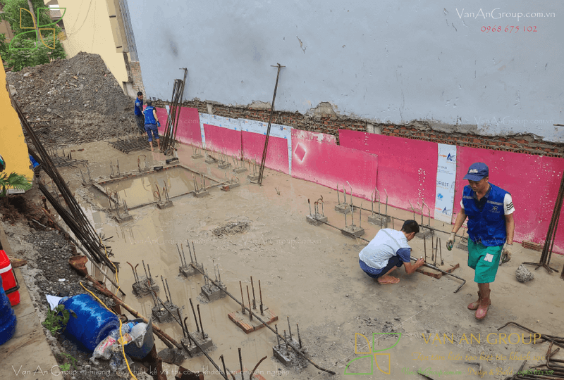Cắt hoặc đập đầu cọc và chuẩn bị thép chờ liên kết đài móng