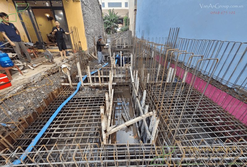 Xử lý thép chờ đảm bảo liên kết chắc chắn với đài và giằng móng