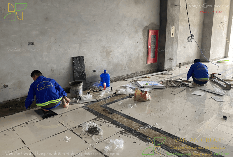 Thi công ốp lát sàn và tường các khu vực chức năng theo hồ sơ thiết kế