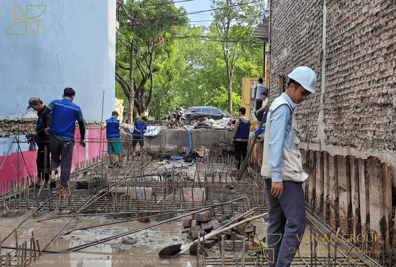 Xử lý thép chờ đảm bảo liên kết chắc chắn với đài và giằng móng