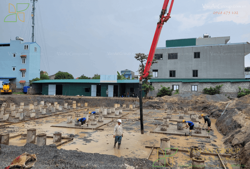 Đổ bê tông lót móng và triển khai trắc đạc vị trí dầm, cột