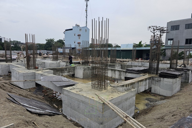Tiến hành tháo ván khuôn, bảo dưỡng bê tông móng giằng