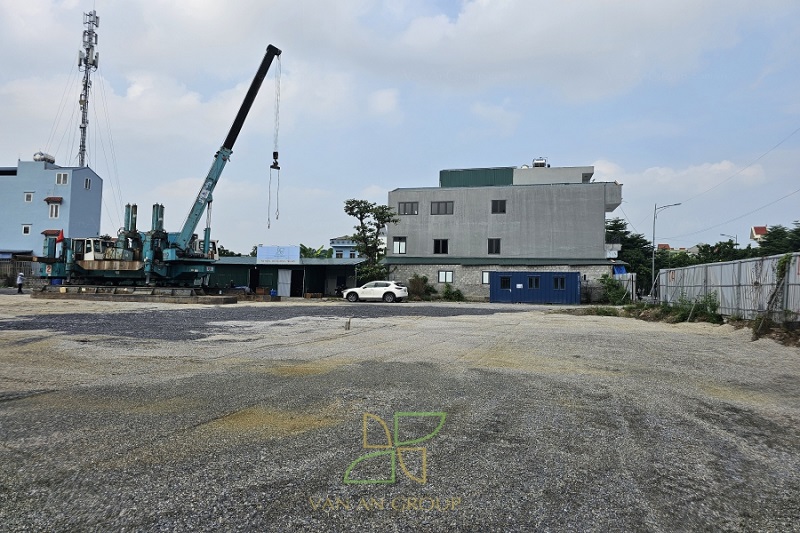 Dọn dẹp mặt bằng, chuẩn bị khu vực tập kết vật tư, bố trí đường vận chuyển nội bộ